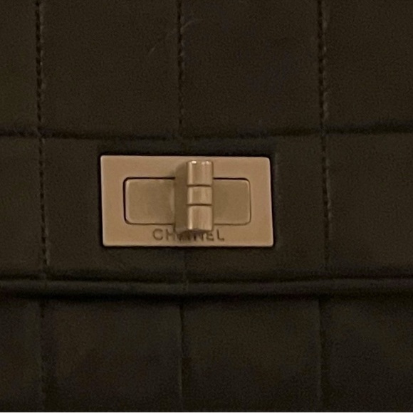 CHANEL HORIZONTAL QUILT MEDIUM BOY BAG - Picture 12 of 16